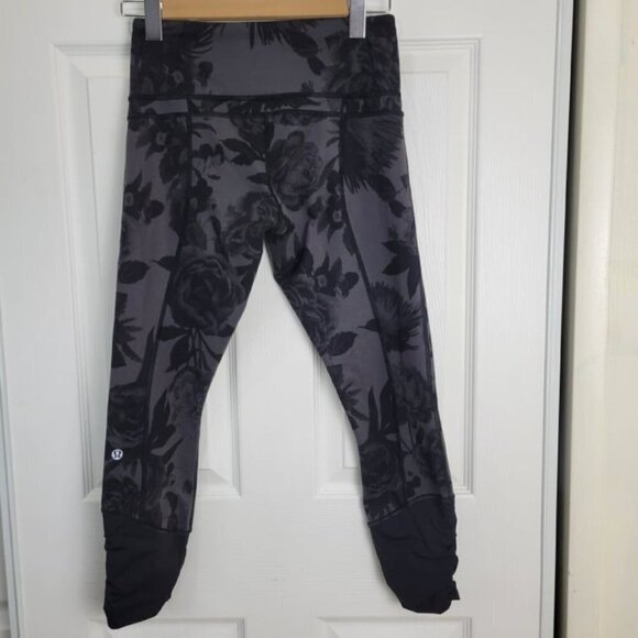 LULULEMON Practice Daily Crop Leggings in Brisk Bloom Black Soot Floral Print 6 - Picture 8 of 9